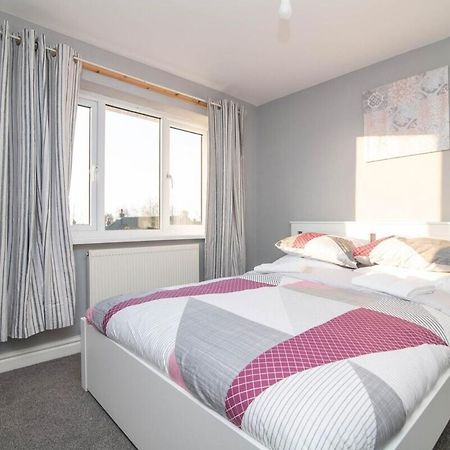 Spacious Two Bed House With Parking And Garden Dudley Exteriör bild