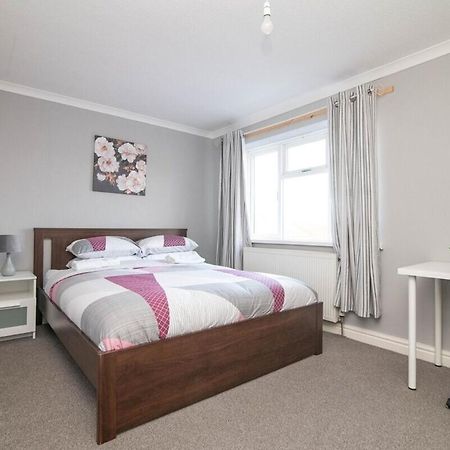 Spacious Two Bed House With Parking And Garden Dudley Exteriör bild