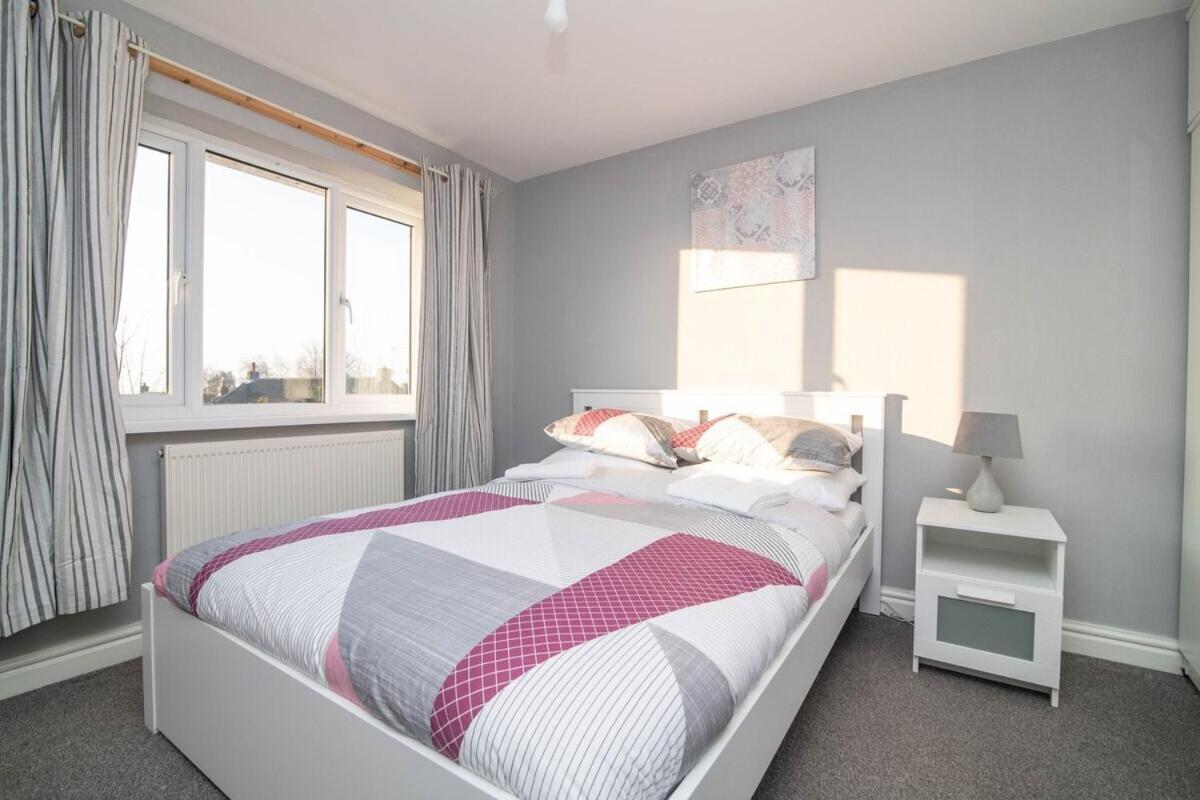 Spacious Two Bed House With Parking And Garden Dudley Exteriör bild